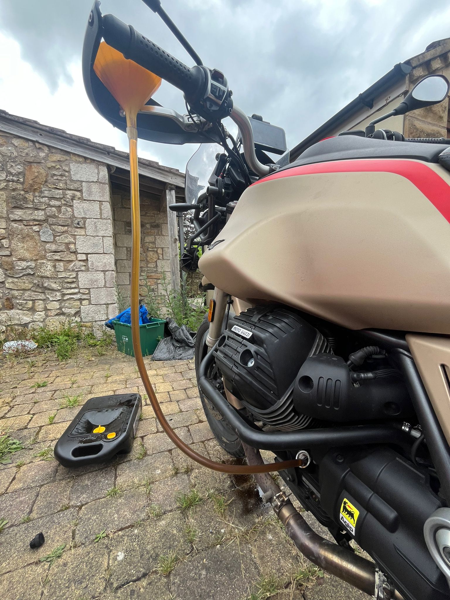 it&rsquo;s kinda hard to get the oil around the cylinder head otherwise